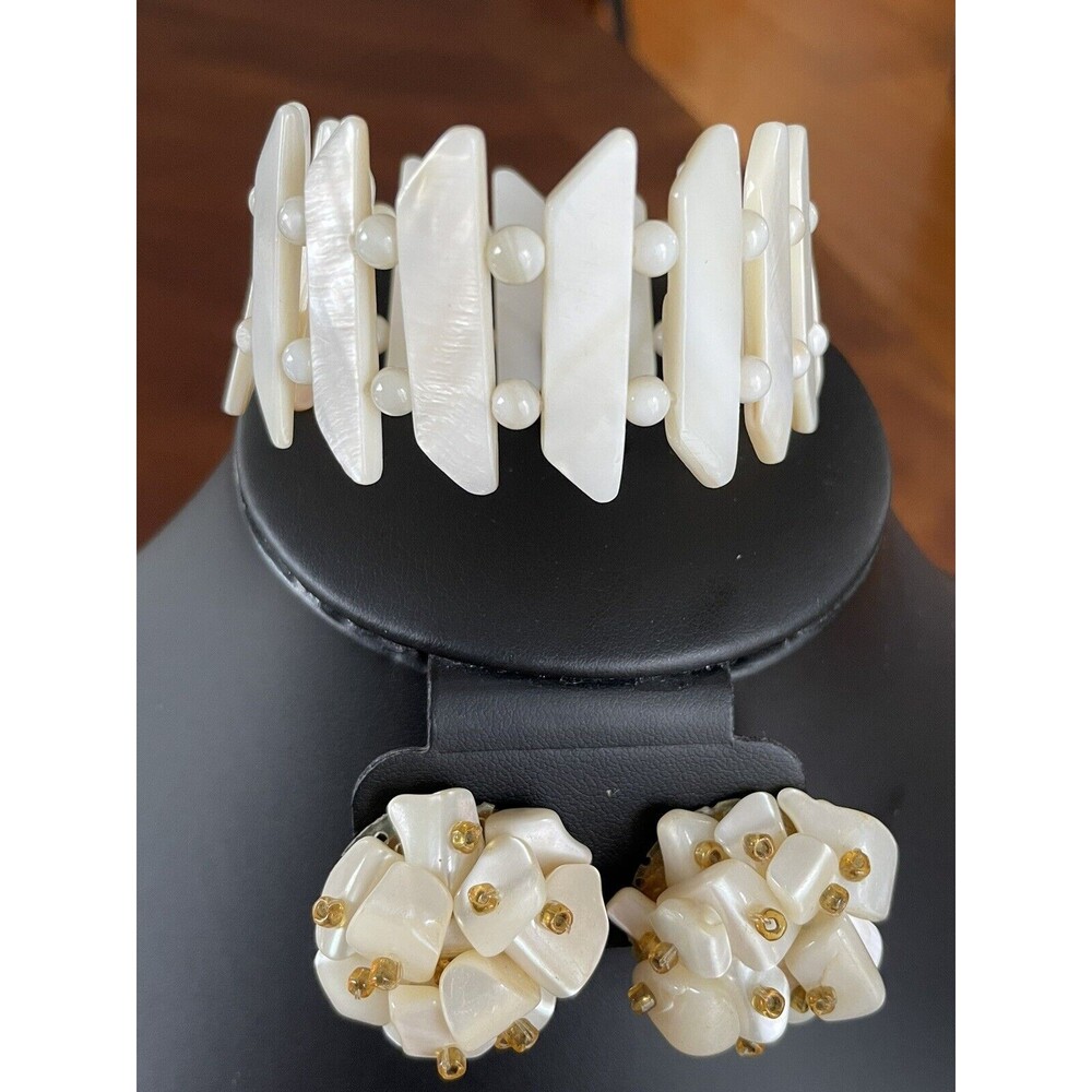 Vintage Made In Japan Mother Of Pearl Stretch Bracelet And Clip On Earrings